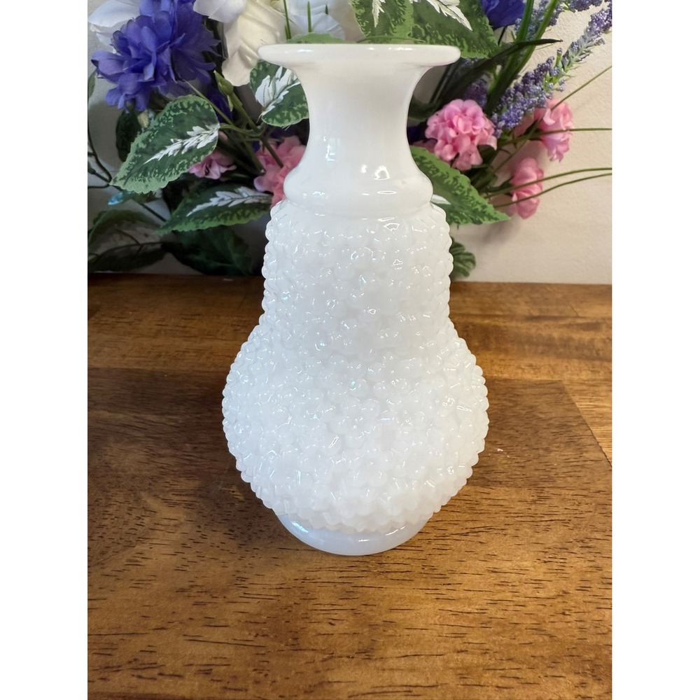 Vintage Hobnail Milk Glass Vase White Cluster Texture Bubble Design Wedding